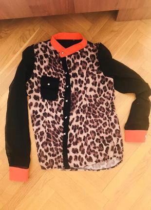 Дуже красива ефектна блуза-сорочка.