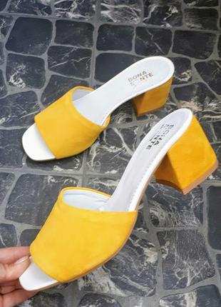 Мюли (босоножки)  yellow suede