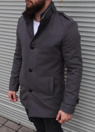 Мужское стильное серое пальто без капюшона