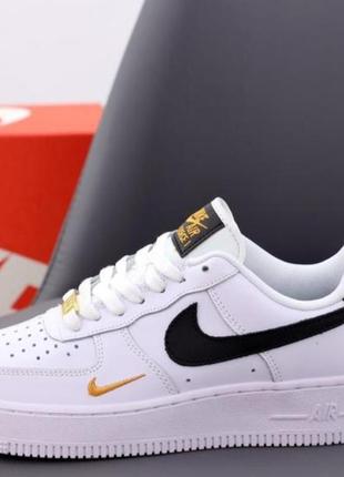 Стильні кросівки