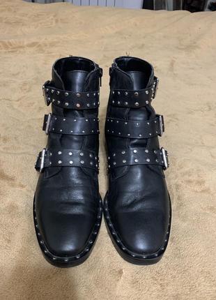 Чёрные кожаные ботинки stradivarius