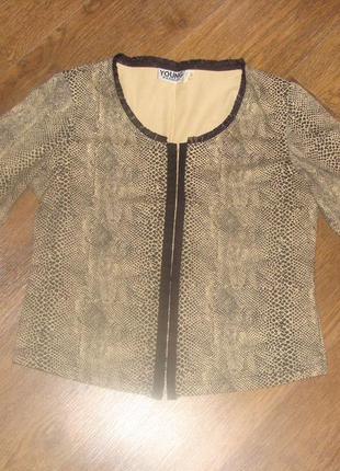 Кофточка з принтом під рептилію