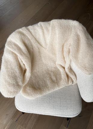 Молочний светр оверсайз