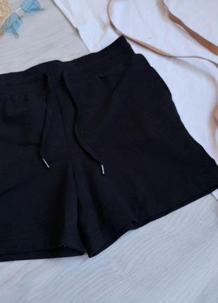Черные плотные базовые шорты со шнуровкой2 фото