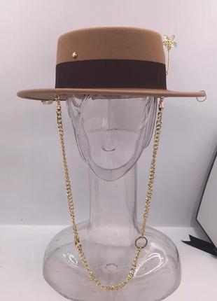 Шикарна вовняна коричнева капелюх федора з ланцюжком та декором тепла капелюх 20233 фото