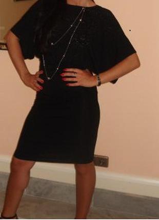 Чорне плаття з відкритою спинкою