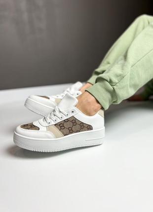 Жіночі кросівки white/beige