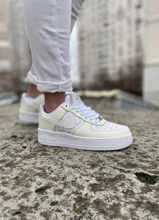 Air force 1 low white/sail/grey(рефлектив) жіночі кросівки найк аір форс білі1 фото