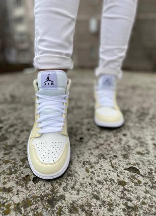 Nike air jordan 1 mid coconut milk жіночі кросівки найк аір форс6 фото