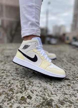 Nike air jordan 1 mid coconut milk жіночі кросівки найк аір форс