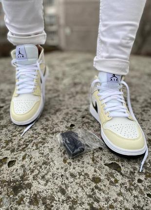 Nike air jordan 1 mid coconut milk жіночі кросівки найк аір форс3 фото