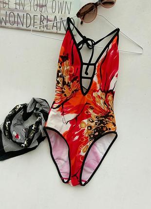 Яскравий купальник з плетінням р 10