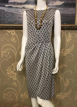 Очень красивое и стильное брендовое платье серого цвета.