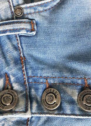 Стильные голубые рваные джинсы diesel3 фото