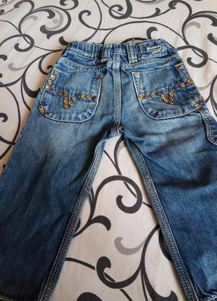 Джинсы на мальчика фирменные.