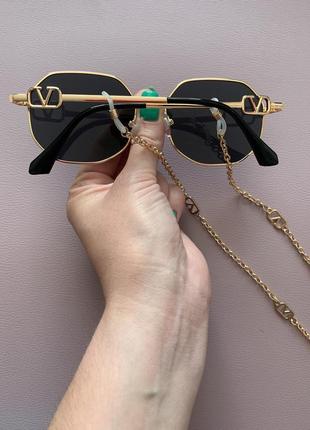 Трендовые солнцезащитные очки с цепочкой шестинранные 2022 года в стиле valentino5 фото