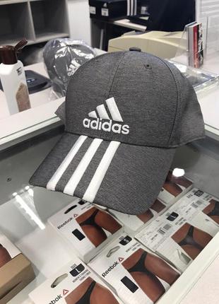 Кепка adidas.оригінал