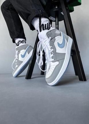 Жіночі шкіряні кросівки nike air jordan 1 grey/white