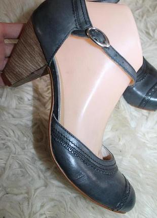 41 розм. фірмові босоніжки san marina. шкіра. 69 євро ціна на етикетці