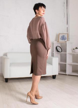 Коричневая облегающая женская юбка ниже колен на резинке, большие размеры 48-604 фото
