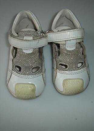 Белые кожаные туфли, босоножки chicco , р 20, стелька 12 см,  хорошее состояние