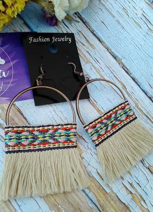 Сережки з бежевою бахромою в етно стилі