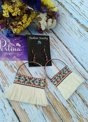 Сережки з молочною бахромою в етно стилі