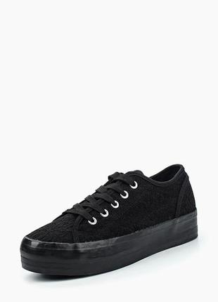 Стильні зручні кеди