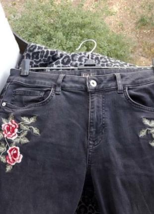 Распродажа стрейчевые джинсы с вышивкой