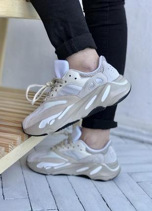 Кросівки adidas yeezy 700 кросівки