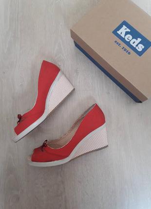 Летние туфли в горошек на платформе keds