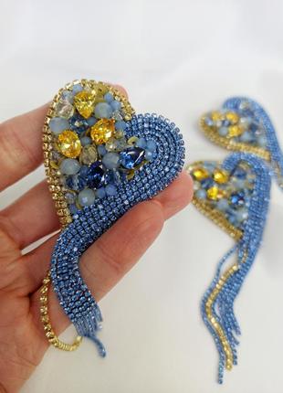Набір прикрас синьо-жовтого кольору, брошка серце з страз і кришталеві сережки, подарунок дівчині2 фото