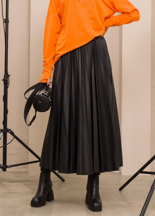 Длинная  макси кожаная юбка с плиссировкой 3 цвета классика1 фото