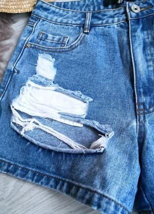 Блакитні щільні джинсові шорти з фабричними рваностями на високій посадці6 фото