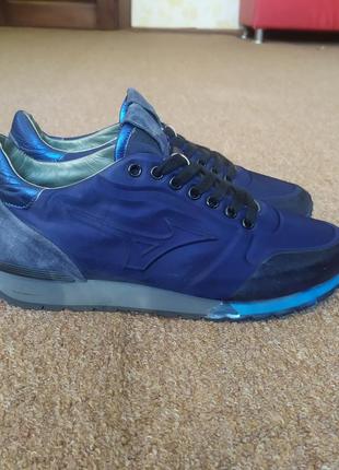 Кроссовки blue man mizuno saiph 1752. оригинал