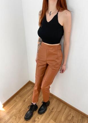 Жіночі брюки із екошкіри5 фото