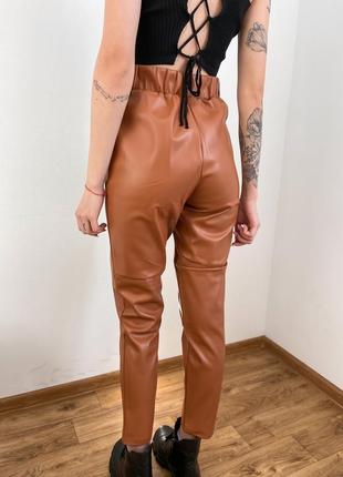 Жіночі брюки із екошкіри7 фото