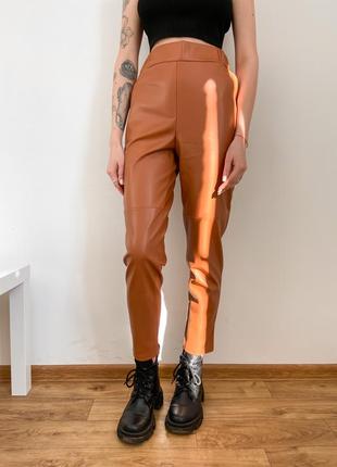 Жіночі брюки із екошкіри9 фото