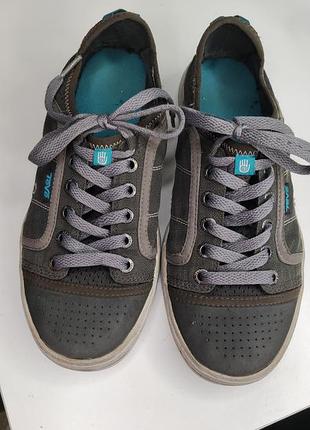 Оригінальні кеди фірми teva 37 р.