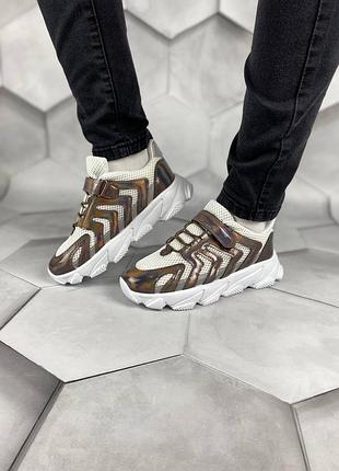 Трендові кросівки.