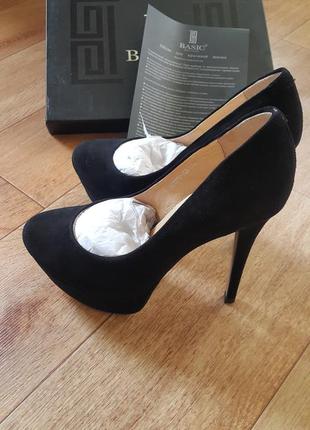 Туфлі basic editions