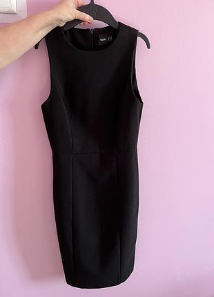 Чорне базове плаття/сукня