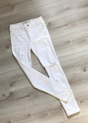 Женские белые джинсы abercrombie & fitch1 фото