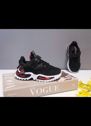 Стильные кроссовки для мальчиков.