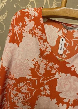 Очень красивая и стильная брендовая блузка в цветах.6 фото