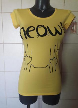 Красива,облягає,жовта футболка setay,з принтом "котячі лапки"3 фото