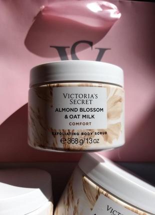 Скраб для тіла victoria's secret almond blossom & milk oat