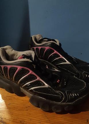 Беговые кроссовки