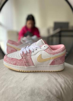 Nike air jordan low pink yellow новинка женские розовые трендовые кроссовки найк джордан демисезонные весна літо осінь рожеві модні кросівки3 фото