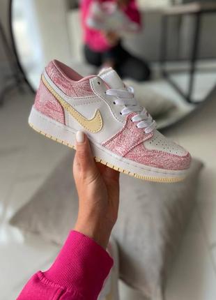 Nike air jordan low pink yellow новинка женские розовые трендовые кроссовки найк джордан демисезонные весна літо осінь рожеві модні кросівки